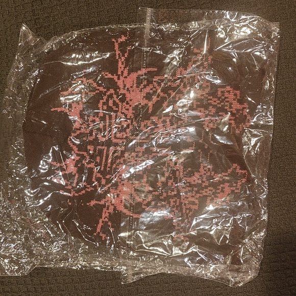 Beanie with crosses - Picture 2 of 2